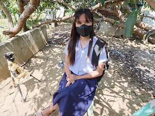 18 YEAR.OLD SCHOOLGIRL DE VIRGINIZED BY HIS CLASSMATE IN PUBLIC