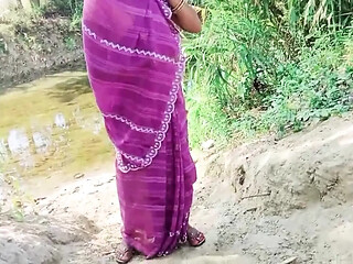 Desi bhabhi gives a steamy blowjob to her boyfriend
