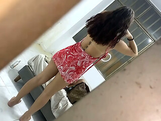 Madrastra cambiandose de ropa y me pillo, lo bueno fue que le gusto y me dijo que la penetrara