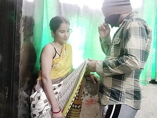 Desi hot aunty ki chut se pani nikal diya