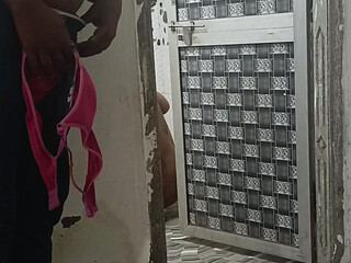Desi India hot bhabhi washroom mein to chhod do