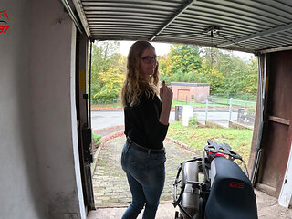 Awesome Craftsmanship! Ill Take You with Me to Do the Screwing, Then Ill Get Bored