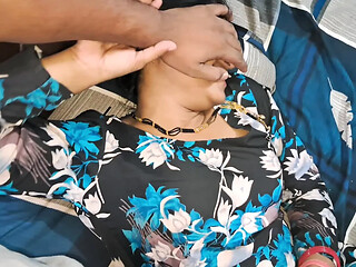 Desi wife gives sloppy blowjob with Hindi audio