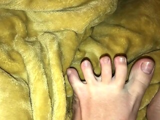 Foot worship with wrinkled soles