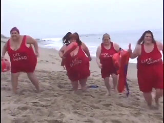 Blonde BBW seduces hunk to bang her in bed