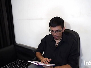 Tiffany Montavani , ninfoman&iacute_aca em sua consulta com psic&oacute_logo ele colocou m&atilde_o dentro do cuzinho e praticou ,fisting ser&aacute_ que conclui a terapia veja tudo no fechado