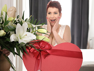 Liza Pinelli VR Porn: Mom Deserves The Best - VirtualTaboo
