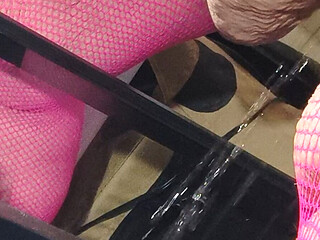 Somethings Fishy as She Squirts in the Tank Squirting a Gallon Wanna Lick It up?
