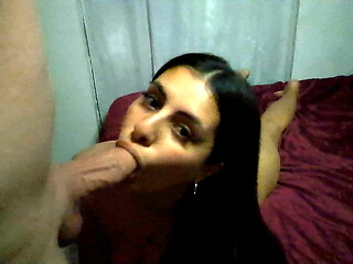 Mi novia me calienta y me la chupa desnuda
