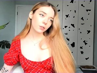 Amateur Webcam Teen Masturbates And Teases