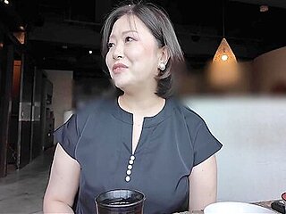 Shiho - Mature And Erotic Babe, Hungry Wife