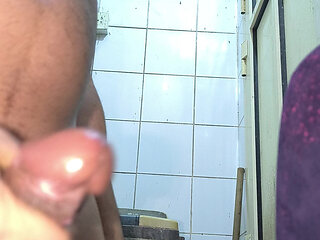 Hot and fun fucking with a big penis with a doll, you won't miss it if you don't watch it. Watch and do the handjob.