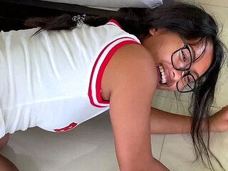 Amateur brunette ariana marie solo toying