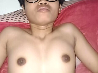 An 18-year-old girl is having a hard time getting pregnant