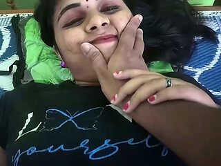 Mallu Couple Hot Romance &ndash_ T-Shirt &amp_ Skirt Kissing Romance
