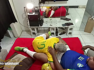 JOGADORES DEPOIS DO TREINO SE PEGAM GOSTOSO