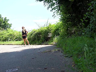Sunshine Spraying by Got 2 Pee where girls come to piss