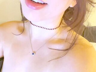Big boob brunette masturbates on webcam