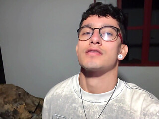 How Rich to See How This Colombian Masturbates Until He Cums