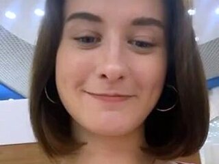 STUNNING TEEN CAMGIRL 