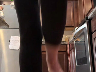 6'7 Barefoot Giantess Towers Over Everything at Home! Height Comparisons + Chores POV