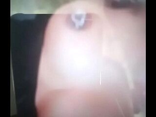 Novinha safada peituda com piercing no peito