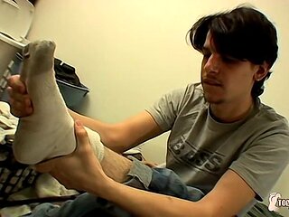 Foot Loving Bareback Boys - Chain And Marke