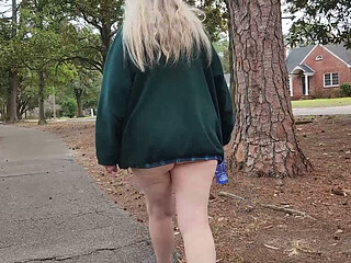 Hot MILF BBW Strolling Around Park With Her Ass Hanging Out! Gives Stranger Head!