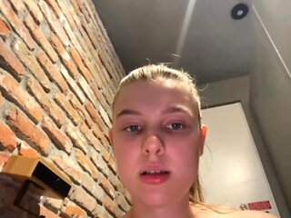 Incredible squirting in the gym