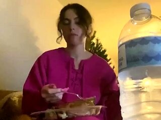 MissIvyDoll - Mommy Eats Dinner