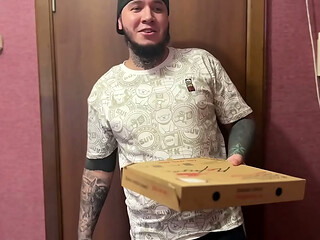 A failed pizza delivery finally ends with fucking and tasting cum