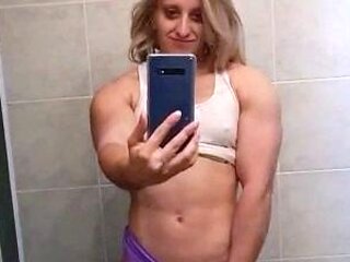 Amateur Latina Milf Masturbates on Cam
