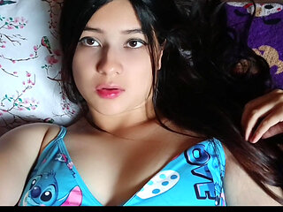 COLLEGE GIRL TOUCHES HER RICH VAGINA AND PUSSY