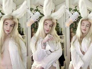 ???? Platinum blonde with perfect body tease