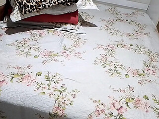 Boss and maid share a bed during renovations