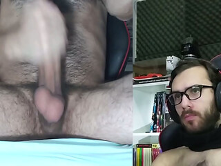 Miren esa cara de placer! Gay Argentino masturbandose y eyaculando gran carga.