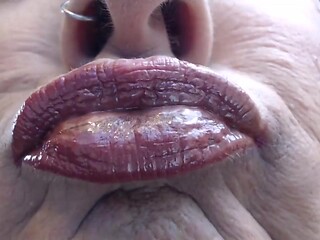 Vibrator gold sheen supah pink hole close up