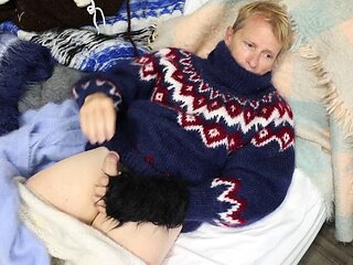Mohair sweater fetish with intense release and cozy vibes from Sweaterfun