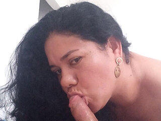 Girlfriend Sucking Rich in Bed