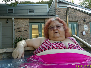 Big Beauty Nurse Vicki Shows off Her Water Shoes and