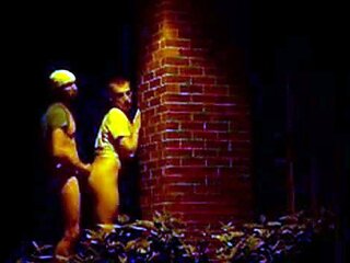 Sexo gay en callejn - Video amateur de hombresencalzones