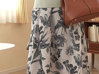 Shiina Saito, 36 years old, is a full-time housewife. A happy three-person life with the husband of an office worker who is in his eighth year of marriage this year and his daughter. Mr. Shiori who got married after two years of dating with