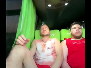 Pr&eacute_via - Dotado Me Colocou Pra Mamar no &Ocirc_nibus e Deu Leitinho Na Boca No Banheiro da Rodovi&aacute_ria (ASSISTA COMPLETO NO XVIDEOS RED)
