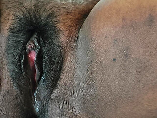 Mallu girl Varsha self masturbating and squirting