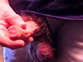 Amateur Bareback: Big Daddy's Handjob