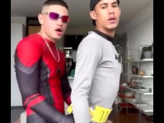 Tem dias que os her&oacute_is s&oacute_ querem se pegar e gozar.