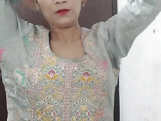 Bhabhi ko josh me aane ke baad chod kar paani nikala