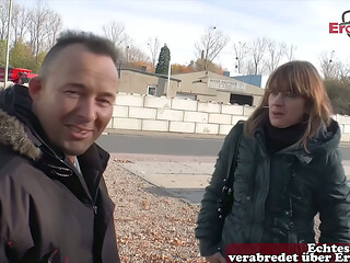 Deutsche Hausfrau von der Stra&szlig_e zum Sex &uuml_berredet