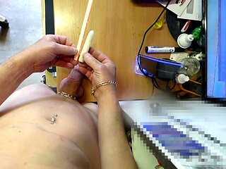 Masturbation cum, in french, man masturbating