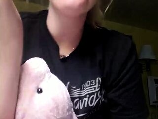 amateur blonde solo webcam